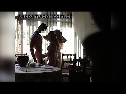 ❤️ Amigos sexuais convidam um homem gigante e um ménage à trois com ele ❤️ Porno russo em pt.bestsexporno.ru ﹏